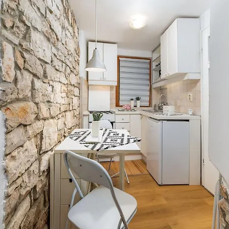 Vakantiehuis House In Fa Ana Near Rock *