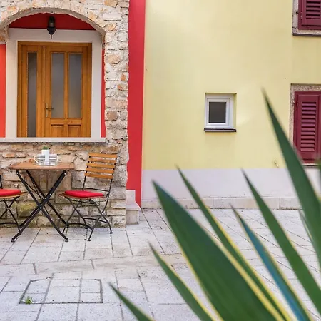 House In Fa Ana Near Rock Vakantiehuis Fažana