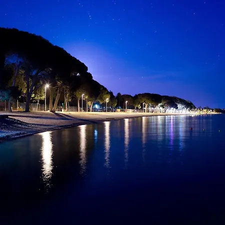 House In Fa Ana Near Rock 파자나