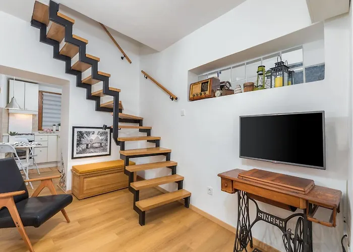 House In Fa Ana Near Rock * 파자나