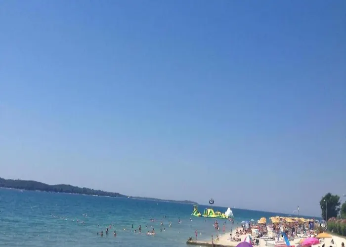 House In Fa Ana Near Rock 펜션 파자나