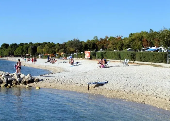 House In Fa Ana Near Rock 펜션 *