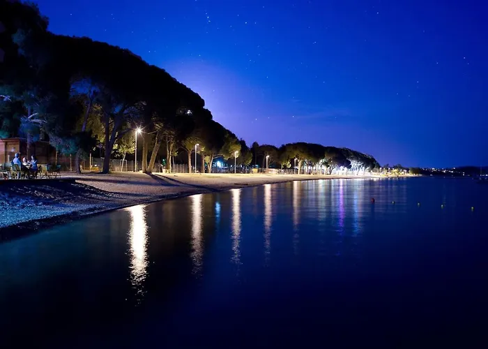 House In Fa Ana Near Rock 파자나